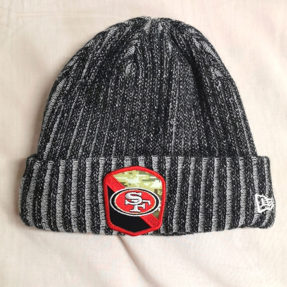 San Francisco 49ers New Era 2023 Salute To Service Knit Hat Cap